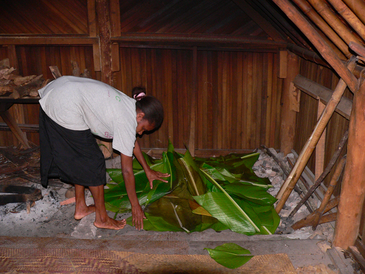 More leaves are placed on top of the laplap and the food is left to cook for a few hours.