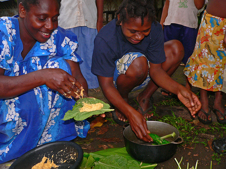 The leaf is wrapped around the banana paste to make bite size stuffed rolls. The simboro are placed in a saucepan and cooked in coconut milk for 15 minutes or so, depending on the intensity of the fire.
